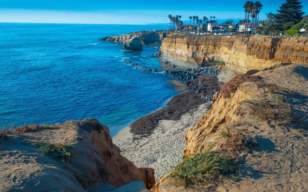 Best Time to Visit San Diego – Sunset Cliffs Sunny coastal cliffs and ocean views at Sunset Cliffs in San Diego