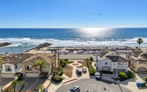 Coastal homes overlooking the ocean in Carlsbad, California